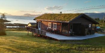 Klikk for stort bilde av 'Nydelig hytte ved sjøen på eventyrøya Senja'