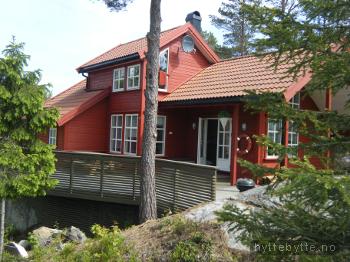 Klikk for stort bilde av 'Nyere hytte nær Lyngør med 300m til båtplassen'