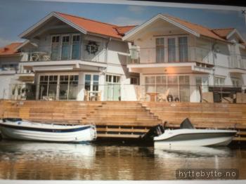 Klikk for stort bilde av 'Nytt, moderne sjøhus med anneks med egen kaj Skäret '