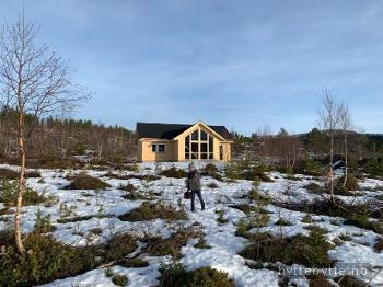 Klikk for stort bilde av 'Ny hytte med nydelig utstikt og nærhet til natur'